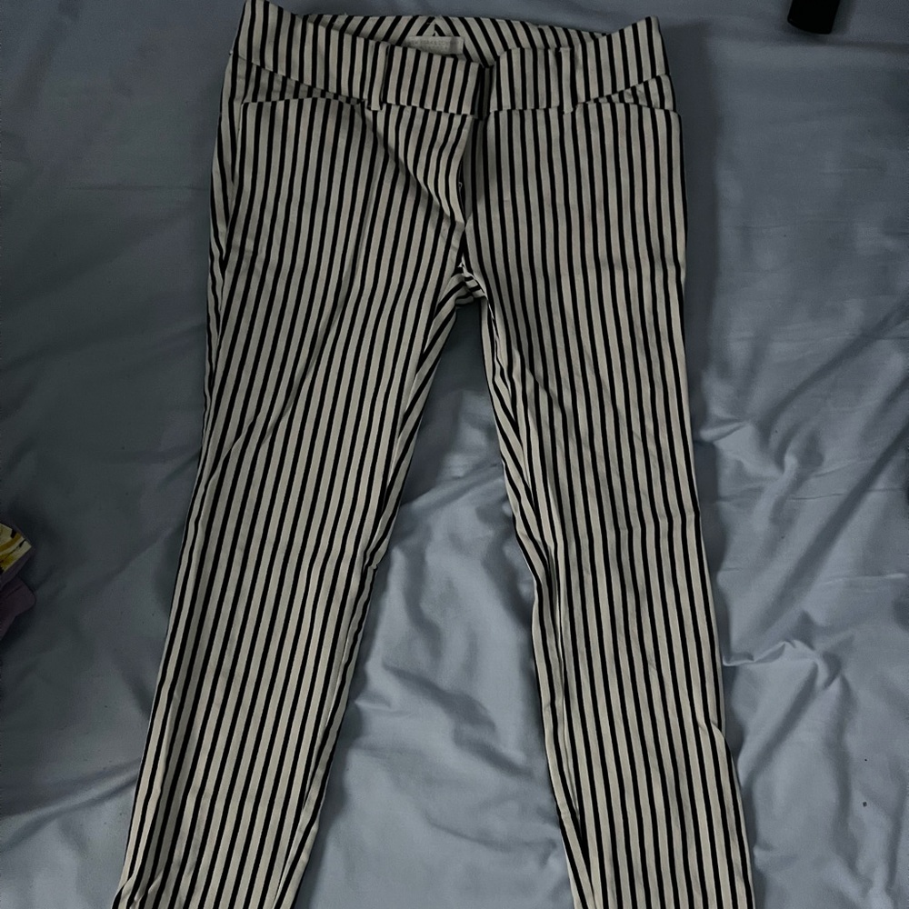 New York and company cropped black and white striped pants. Size 0